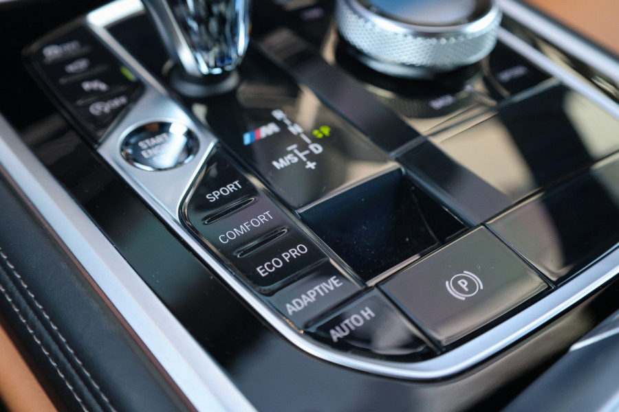 BMW 8 Serie M850i xDrive High Executive | VOL! | DEALER ONDH | CARBON | B&W | NAP | 4WIELSTUURING | HUD | 360 |