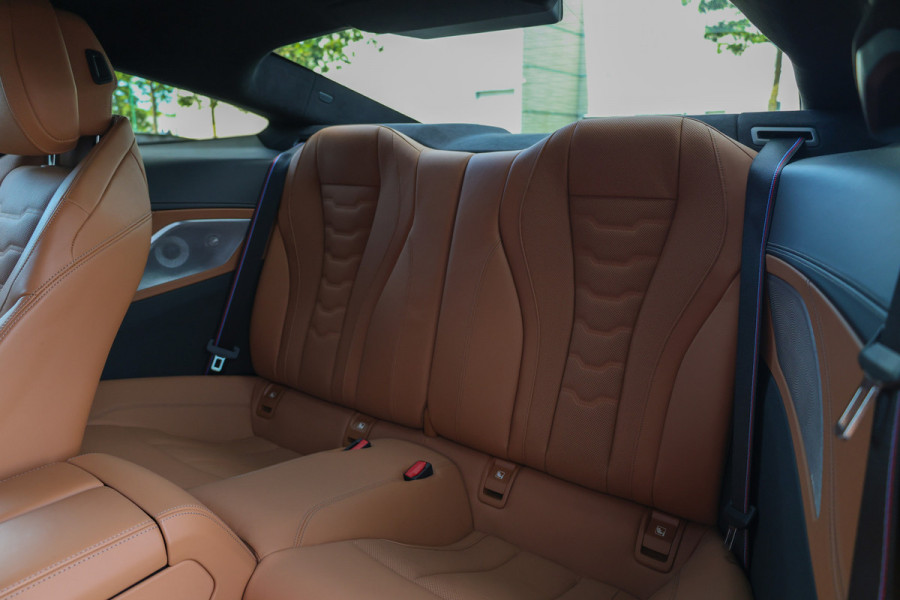 BMW 8 Serie M850i xDrive High Executive | VOL! | DEALER ONDH | CARBON | B&W | NAP | 4WIELSTUURING | HUD | 360 |