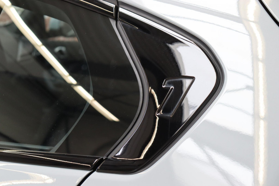 BMW 1-serie 120i High Executive M Sport Pakket Automaat / Adaptief M-onderstel / Sportstoelen / Driving Assistant / Active Guard / Parkeerhulpsysteem / Hoogglans Shadow line