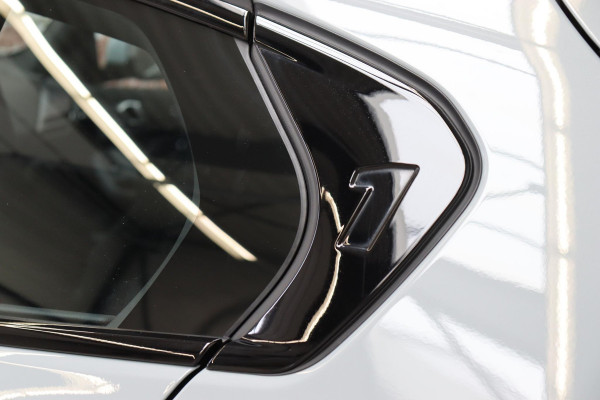 BMW 1-serie 120i High Executive M Sport Pakket Automaat / Adaptief M-onderstel / Sportstoelen / Driving Assistant / Active Guard / Parkeerhulpsysteem / Hoogglans Shadow line