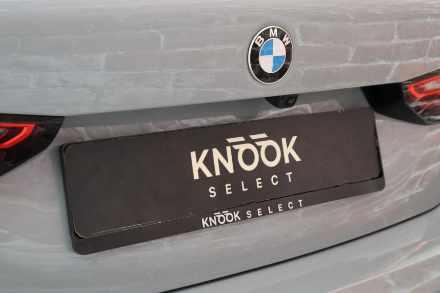 BMW 1-serie 120i High Executive M Sport Pakket Automaat / Adaptief M-onderstel / Sportstoelen / Driving Assistant / Active Guard / Parkeerhulpsysteem / Hoogglans Shadow line