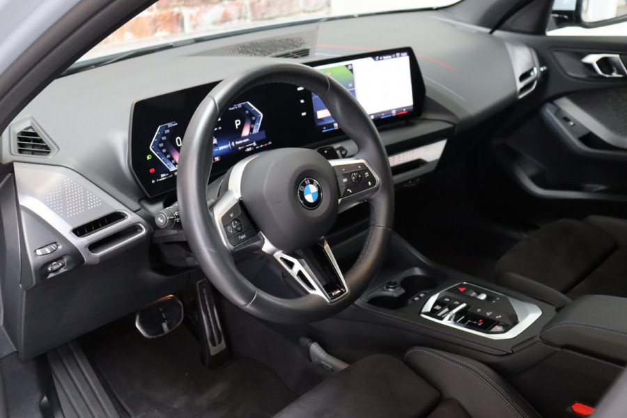 BMW 1-serie 120i High Executive M Sport Pakket Automaat / Adaptief M-onderstel / Sportstoelen / Driving Assistant / Active Guard / Parkeerhulpsysteem / Hoogglans Shadow line