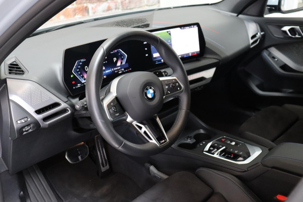BMW 1-serie 120i High Executive M Sport Pakket Automaat / Adaptief M-onderstel / Sportstoelen / Driving Assistant / Active Guard / Parkeerhulpsysteem / Hoogglans Shadow line