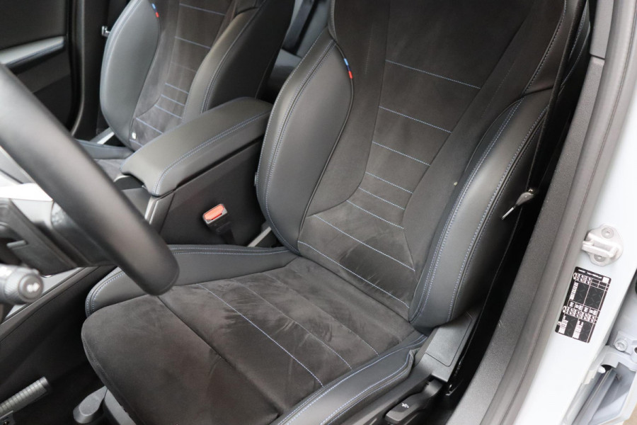 BMW 1-serie 120i High Executive M Sport Pakket Automaat / Adaptief M-onderstel / Sportstoelen / Driving Assistant / Active Guard / Parkeerhulpsysteem / Hoogglans Shadow line