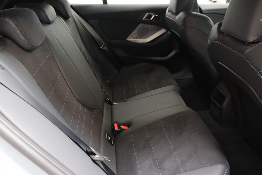 BMW 1-serie 120i High Executive M Sport Pakket Automaat / Adaptief M-onderstel / Sportstoelen / Driving Assistant / Active Guard / Parkeerhulpsysteem / Hoogglans Shadow line