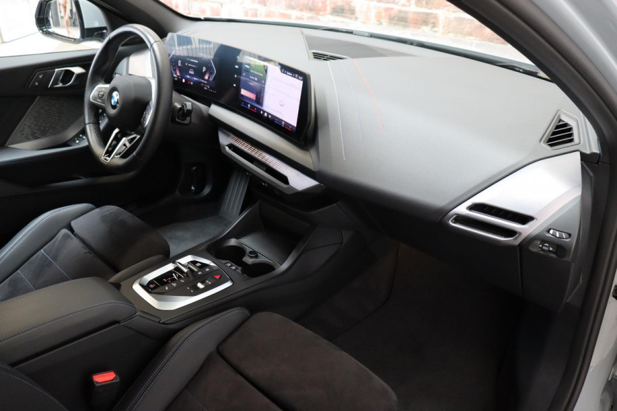 BMW 1-serie 120i High Executive M Sport Pakket Automaat / Adaptief M-onderstel / Sportstoelen / Driving Assistant / Active Guard / Parkeerhulpsysteem / Hoogglans Shadow line