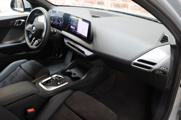 BMW 1-serie 120i High Executive M Sport Pakket Automaat / Adaptief M-onderstel / Sportstoelen / Driving Assistant / Active Guard / Parkeerhulpsysteem / Hoogglans Shadow line