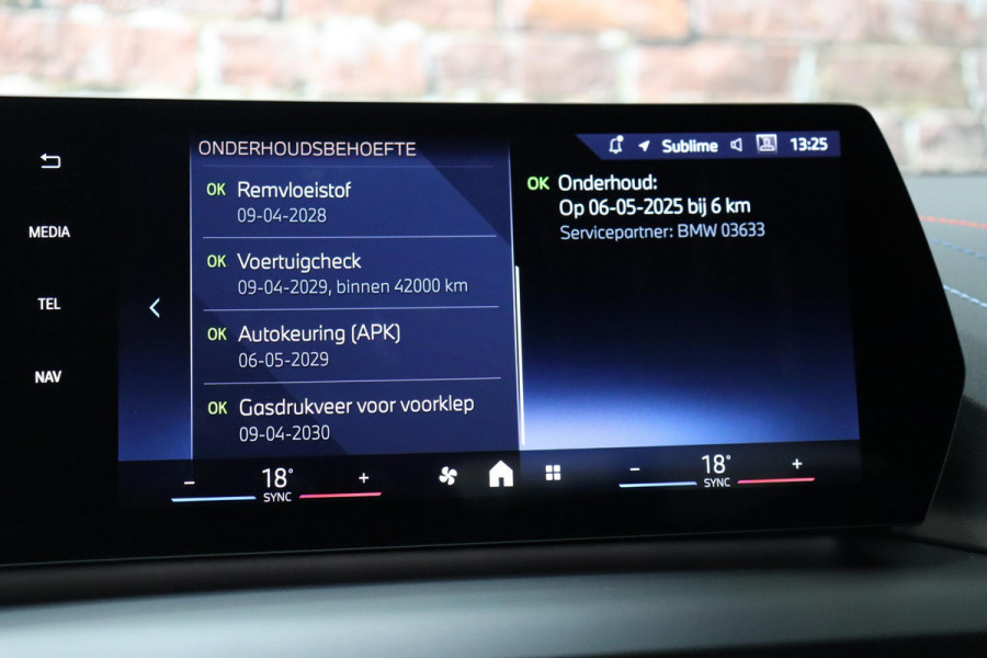 BMW 1-serie 120i High Executive M Sport Pakket Automaat / Adaptief M-onderstel / Sportstoelen / Driving Assistant / Active Guard / Parkeerhulpsysteem / Hoogglans Shadow line