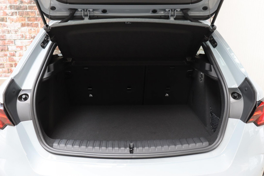 BMW 1-serie 120i High Executive M Sport Pakket Automaat / Adaptief M-onderstel / Sportstoelen / Driving Assistant / Active Guard / Parkeerhulpsysteem / Hoogglans Shadow line