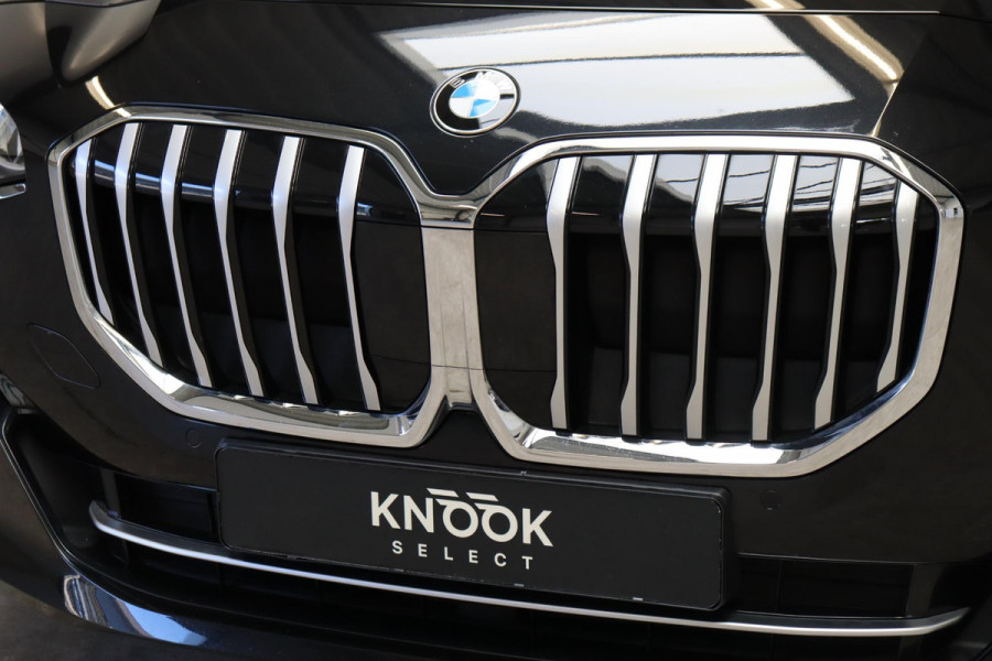 BMW 2 Serie Active Tourer 218i Executive Luxury Line Automaat / Widescreen Display / Navigatiesysteem / Harman Kardon / DAB / Parkeerhulpsysteem / Comfortpakket / Extra Getint glas / 17 Inch