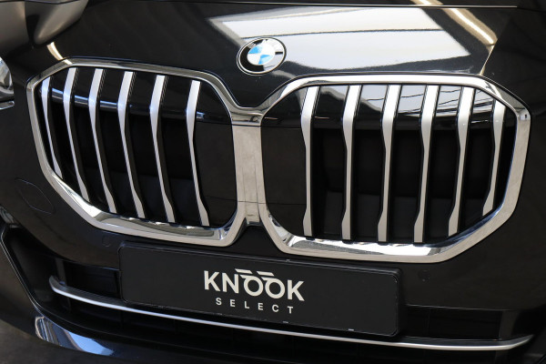 BMW 2 Serie Active Tourer 218i Executive Luxury Line Automaat / Widescreen Display / Navigatiesysteem / Harman Kardon / DAB / Parkeerhulpsysteem / Comfortpakket / Extra Getint glas / 17 Inch