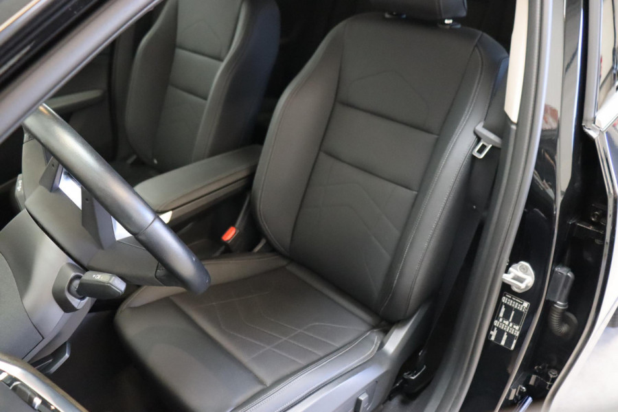 BMW 2 Serie Active Tourer 218i Executive Luxury Line Automaat / Widescreen Display / Navigatiesysteem / Harman Kardon / DAB / Parkeerhulpsysteem / Comfortpakket / Extra Getint glas / 17 Inch