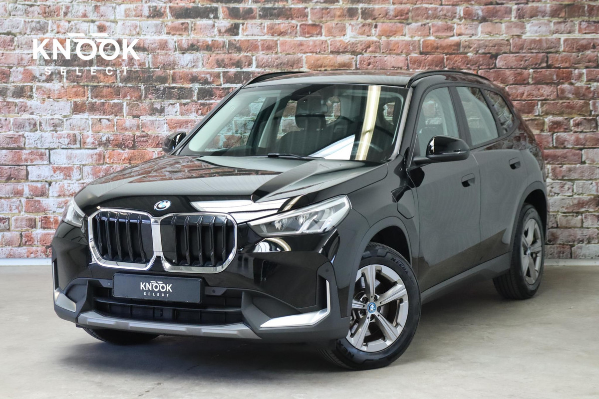 BMW X1 xDrive25e Executive Automaat / Navigatiesysteem / Climate Control / LED / M Dakreling / Active Guard / Parkeerhulpsysteem / DAB / Cruise Control
