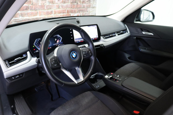 BMW X1 xDrive25e Executive Automaat / Navigatiesysteem / Climate Control / LED / M Dakreling / Active Guard / Parkeerhulpsysteem / DAB / Cruise Control