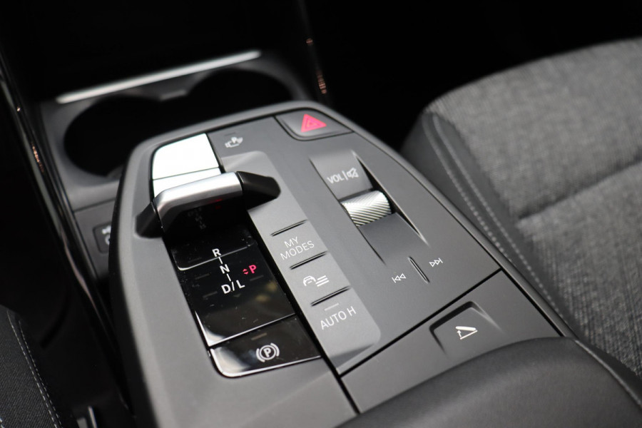 BMW X1 xDrive25e Executive Automaat / Navigatiesysteem / Climate Control / LED / M Dakreling / Active Guard / Parkeerhulpsysteem / DAB / Cruise Control