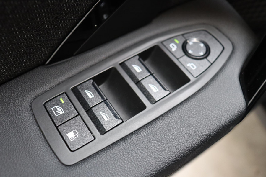 BMW X1 xDrive25e Executive Automaat / Navigatiesysteem / Climate Control / LED / M Dakreling / Active Guard / Parkeerhulpsysteem / DAB / Cruise Control