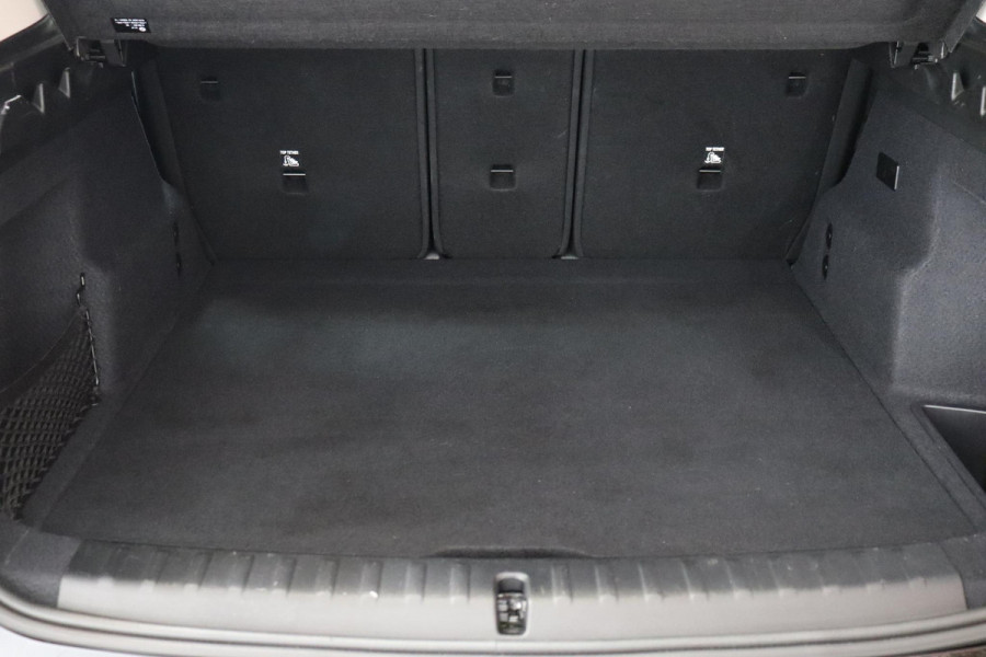 BMW X1 xDrive25e Executive Automaat / Navigatiesysteem / Climate Control / LED / M Dakreling / Active Guard / Parkeerhulpsysteem / DAB / Cruise Control