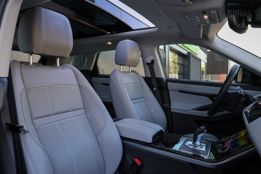 Land Rover Range Rover Evoque 1.5 P300e AWD S | PANO | 360 | ELEK TREKHAAK | DEALER ONDH | ELEK STOELEN |