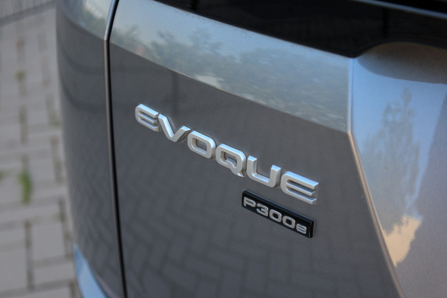 Land Rover Range Rover Evoque 1.5 P300e AWD S | PANO | 360 | ELEK TREKHAAK | DEALER ONDH | ELEK STOELEN |