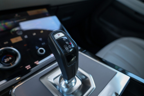 Land Rover Range Rover Evoque 1.5 P300e AWD S | PANO | 360 | ELEK TREKHAAK | DEALER ONDH | ELEK STOELEN |