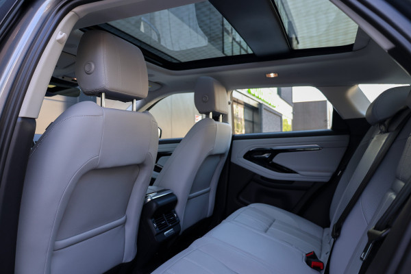 Land Rover Range Rover Evoque 1.5 P300e AWD S | PANO | 360 | ELEK TREKHAAK | DEALER ONDH | ELEK STOELEN |