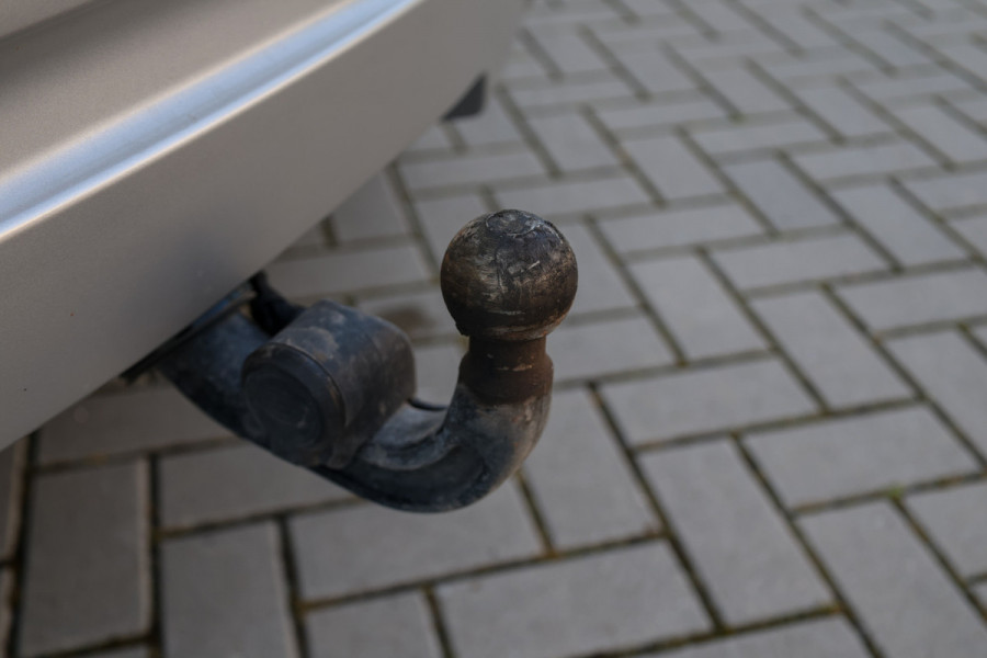 Land Rover Range Rover Evoque 1.5 P300e AWD S | PANO | 360 | ELEK TREKHAAK | DEALER ONDH | ELEK STOELEN |