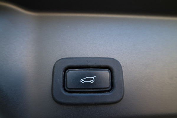 Land Rover Range Rover Evoque 1.5 P300e AWD S | PANO | 360 | ELEK TREKHAAK | DEALER ONDH | ELEK STOELEN |