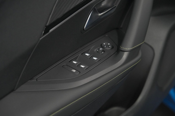 Peugeot 2008 PureTech 130 GT | Dodehoekdetectie | Navigatie | Apple Carplay | Stoelverwarming