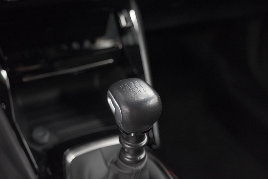 Peugeot 2008 PureTech 130 GT | Dodehoekdetectie | Navigatie | Apple Carplay | Stoelverwarming
