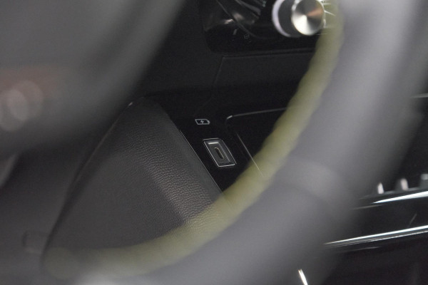Peugeot 2008 PureTech 130 GT | Dodehoekdetectie | Navigatie | Apple Carplay | Stoelverwarming