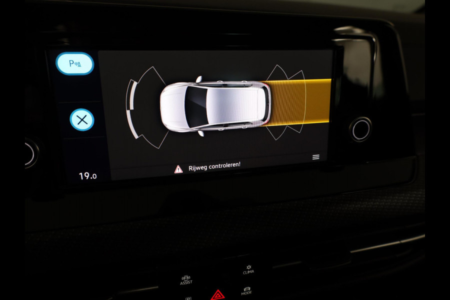 Volkswagen Golf 1.5 eTSI R-Line 130 pk Automaat (DSG) | Navigatie via App | Parkeersensoren | Autom. airco | Apple Carplay/Android Auto | R-Line |