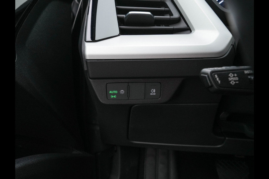 Audi Q4 e-tron 40 Launch edition 77 kWh [3-Fase-11kW] {SoH-94%} (INCL.BTW) *ADAPTIVE-CRUISE | SONOS-SOUND | HEATED-COMFORTSEATS | DIGI-COCKPIT | DAB+ | PRIVACY-GLASS | ECC | PDC | 20''ALU*