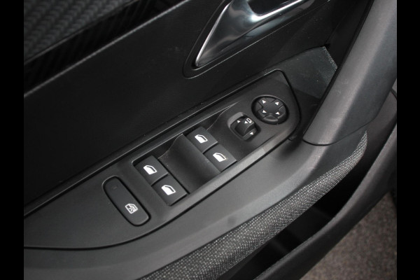 Peugeot 2008 1.2 Hybrid 145 Style Automaat Climate control Cruise control Apple Carplay/ Android Auto led Lichtmetalen velgen Parkeersensoren