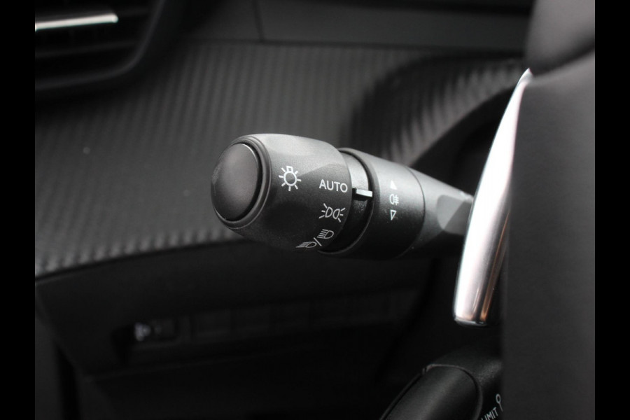Peugeot 2008 1.2 Hybrid 145 Style Automaat Climate control Cruise control Apple Carplay/ Android Auto led Lichtmetalen velgen Parkeersensoren