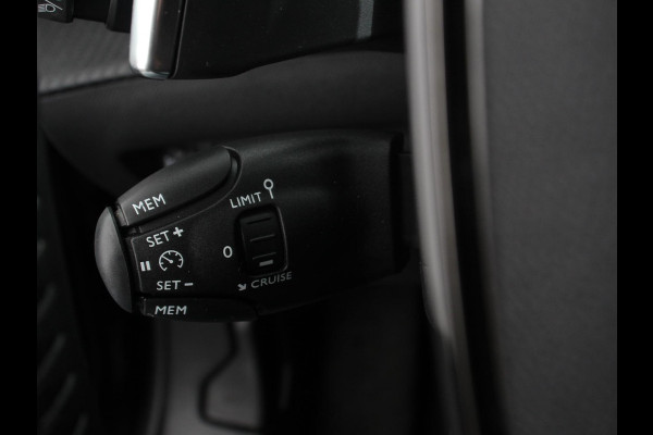Peugeot 2008 1.2 Hybrid 145 Style Automaat Climate control Cruise control Apple Carplay/ Android Auto led Lichtmetalen velgen Parkeersensoren