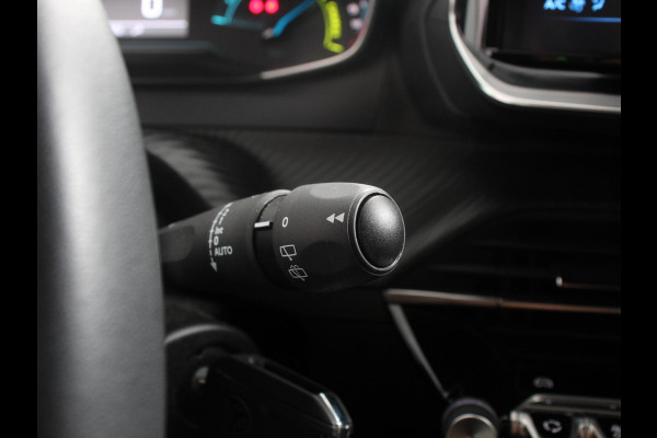Peugeot 2008 1.2 Hybrid 145 Style Automaat Climate control Cruise control Apple Carplay/ Android Auto led Lichtmetalen velgen Parkeersensoren