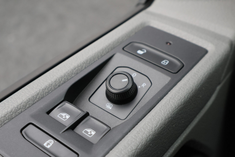 Volkswagen Transporter 2.0 TDI L2H1 28 DSG Apple Carplay, Trekhaak, Cruise, Airco, DAB