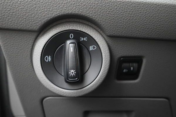 Volkswagen Transporter 2.0 TDI L2H1 28 DSG Apple Carplay, Trekhaak, Cruise, Airco, DAB