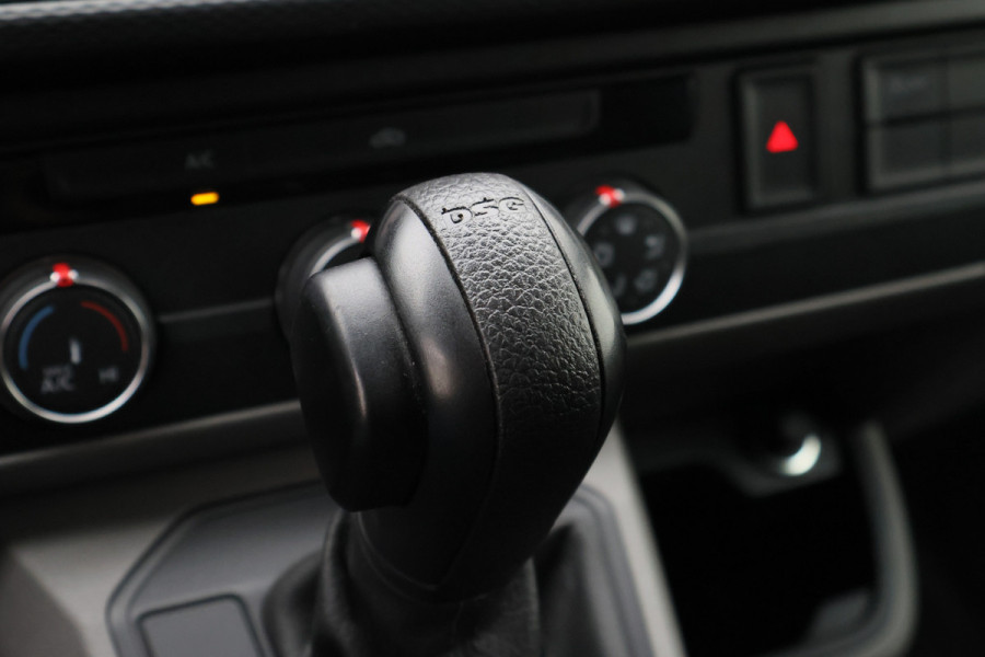 Volkswagen Transporter 2.0 TDI L2H1 28 DSG Apple Carplay, Trekhaak, Cruise, Airco, DAB