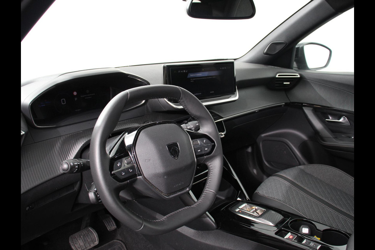 Peugeot e-2008 EV Allure 50 kWh Navigatie Apple Carplay/Android Auto Climate Control Led Parkeer sensoren Cruise Control Stoelverwarming
