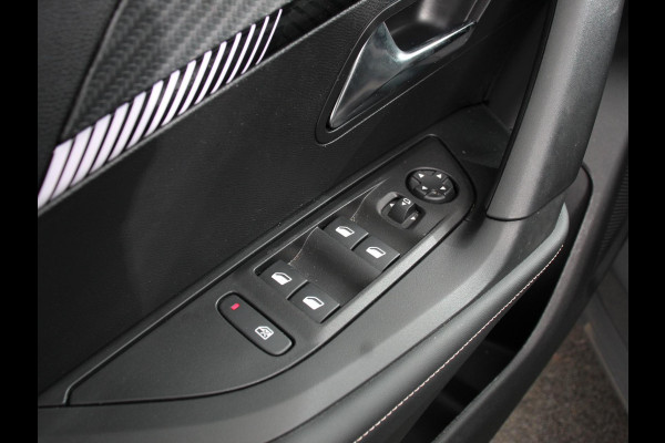 Peugeot e-2008 EV Allure 50 kWh Navigatie Apple Carplay/Android Auto Climate Control Led Parkeer sensoren Cruise Control Stoelverwarming
