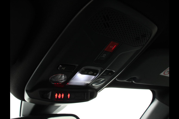 Peugeot e-2008 EV Allure 50 kWh Navigatie Apple Carplay/Android Auto Climate Control Led Parkeer sensoren Cruise Control Stoelverwarming