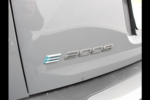 Peugeot e-2008 EV Allure 50 kWh Navigatie Apple Carplay/Android Auto Climate Control Led Parkeer sensoren Cruise Control Stoelverwarming