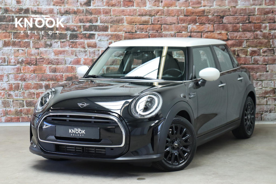 MINI Hatchback Cooper Camden Edition Automaat 5 deurs / Navigatiesysteem / DAB-Tuner / Bluetooth / Driving Assistant / LED-koplamp / Climate Control / Lichtpakket / Parkeersensoren / 16 Inch / Sfeerverlichting
