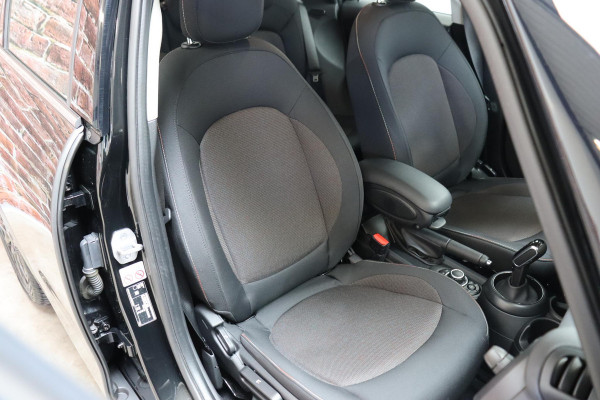 MINI Hatchback Cooper Camden Edition Automaat 5 deurs / Navigatiesysteem / DAB-Tuner / Bluetooth / Driving Assistant / LED-koplamp / Climate Control / Lichtpakket / Parkeersensoren / 16 Inch / Sfeerverlichting