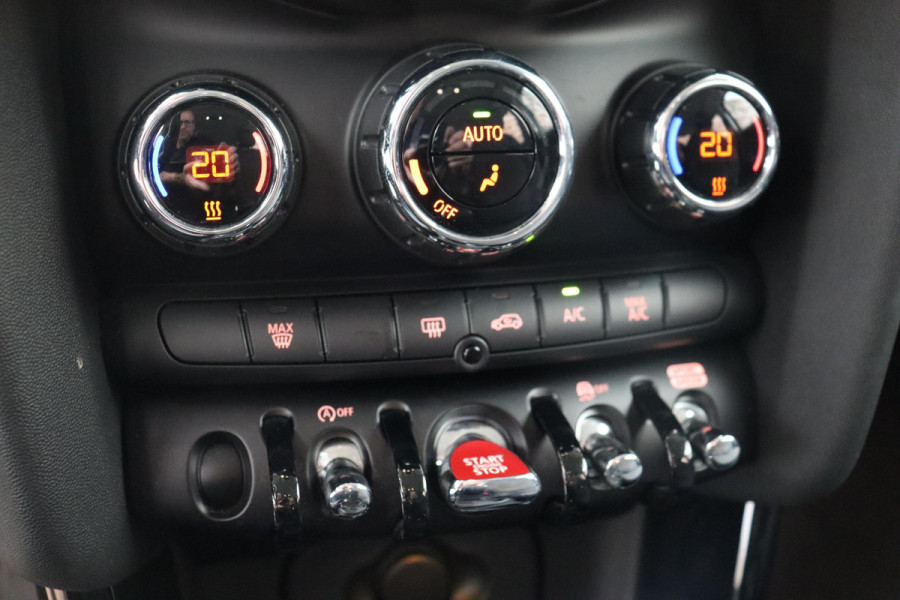 MINI Hatchback Cooper Camden Edition Automaat 5 deurs / Navigatiesysteem / DAB-Tuner / Bluetooth / Driving Assistant / LED-koplamp / Climate Control / Lichtpakket / Parkeersensoren / 16 Inch / Sfeerverlichting