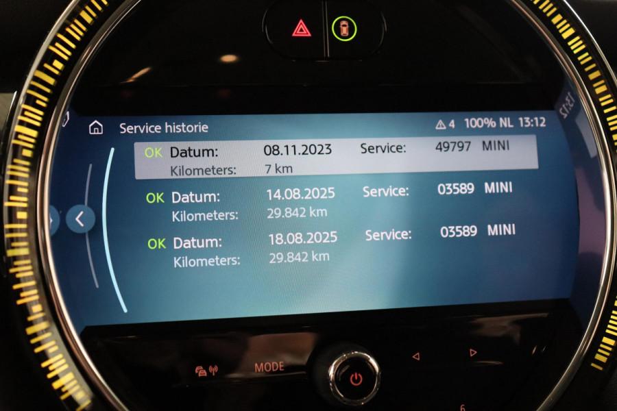 MINI Hatchback Cooper Camden Edition Automaat 5 deurs / Navigatiesysteem / DAB-Tuner / Bluetooth / Driving Assistant / LED-koplamp / Climate Control / Lichtpakket / Parkeersensoren / 16 Inch / Sfeerverlichting