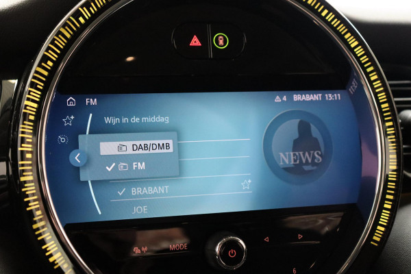 MINI Hatchback Cooper Camden Edition Automaat 5 deurs / Navigatiesysteem / DAB-Tuner / Bluetooth / Driving Assistant / LED-koplamp / Climate Control / Lichtpakket / Parkeersensoren / 16 Inch / Sfeerverlichting