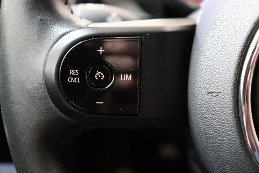 MINI Hatchback Cooper Camden Edition Automaat 5 deurs / Navigatiesysteem / DAB-Tuner / Bluetooth / Driving Assistant / LED-koplamp / Climate Control / Lichtpakket / Parkeersensoren / 16 Inch / Sfeerverlichting