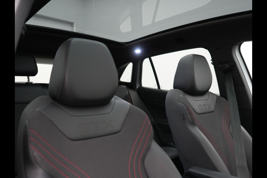 Volkswagen ID.4 GTX 4Motion 77 kWh 300pk Dealer O.H. | Trekhaak Af Fabriek | Panodak | Adaptive Cruise | Camera | IQ Light | Sportstoelen & Stuur Verwarmd | Keyless | Sfeerverlichting | Apple Carplay | Navigatie | DAB | 20"L.M |